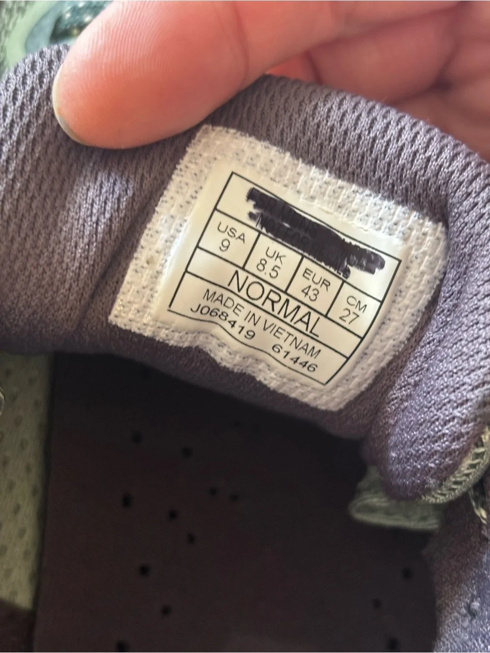 NWOT Merrell Nova 4 Trail Running Shoes in Basil Green and Cream